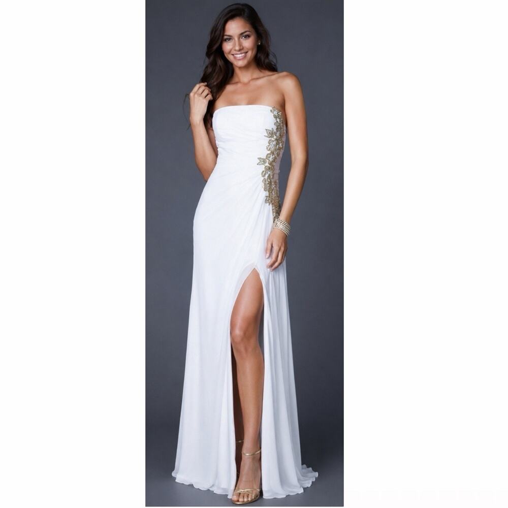 La Femme Emilia Gown White Sz 2 Embellished Formal prom dress